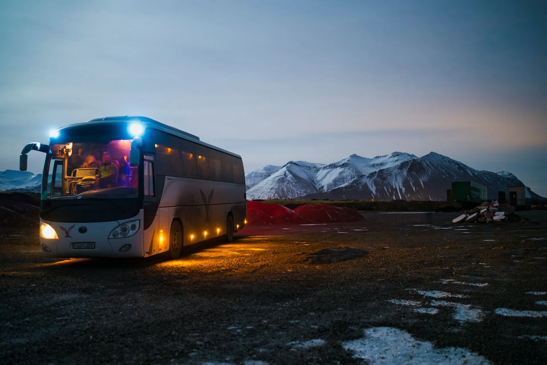 unsplash_6mcVaoGNz1w_bus.jpg.webp